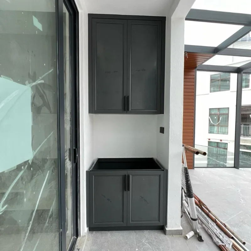 L-shaped aluminium kitchen layout in condominium