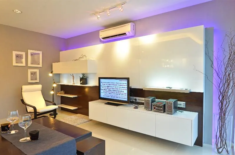 Built-in TV cabinet and wall system