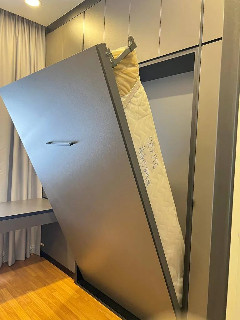 Built-in shoe cabinet with pigeonhole storage