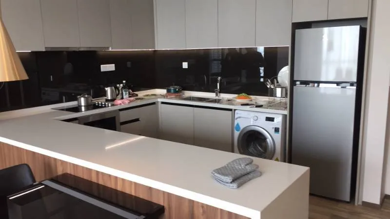 Modern kitchen with handleless upper cabinets