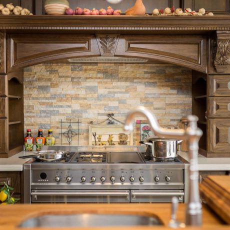 Rowenda-Classic-Kitchen-Interior-12-scaled