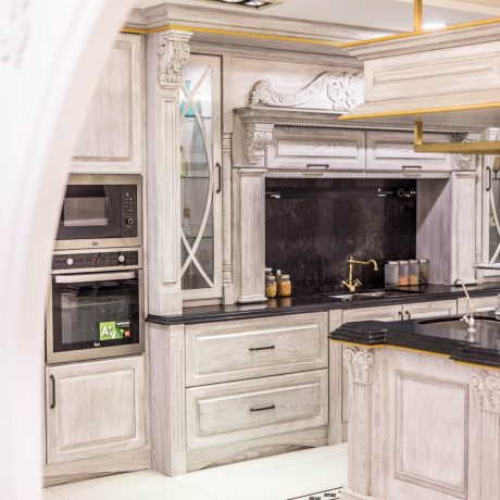 Rowenda-Classic-Kitchen-Interior-33-scaled